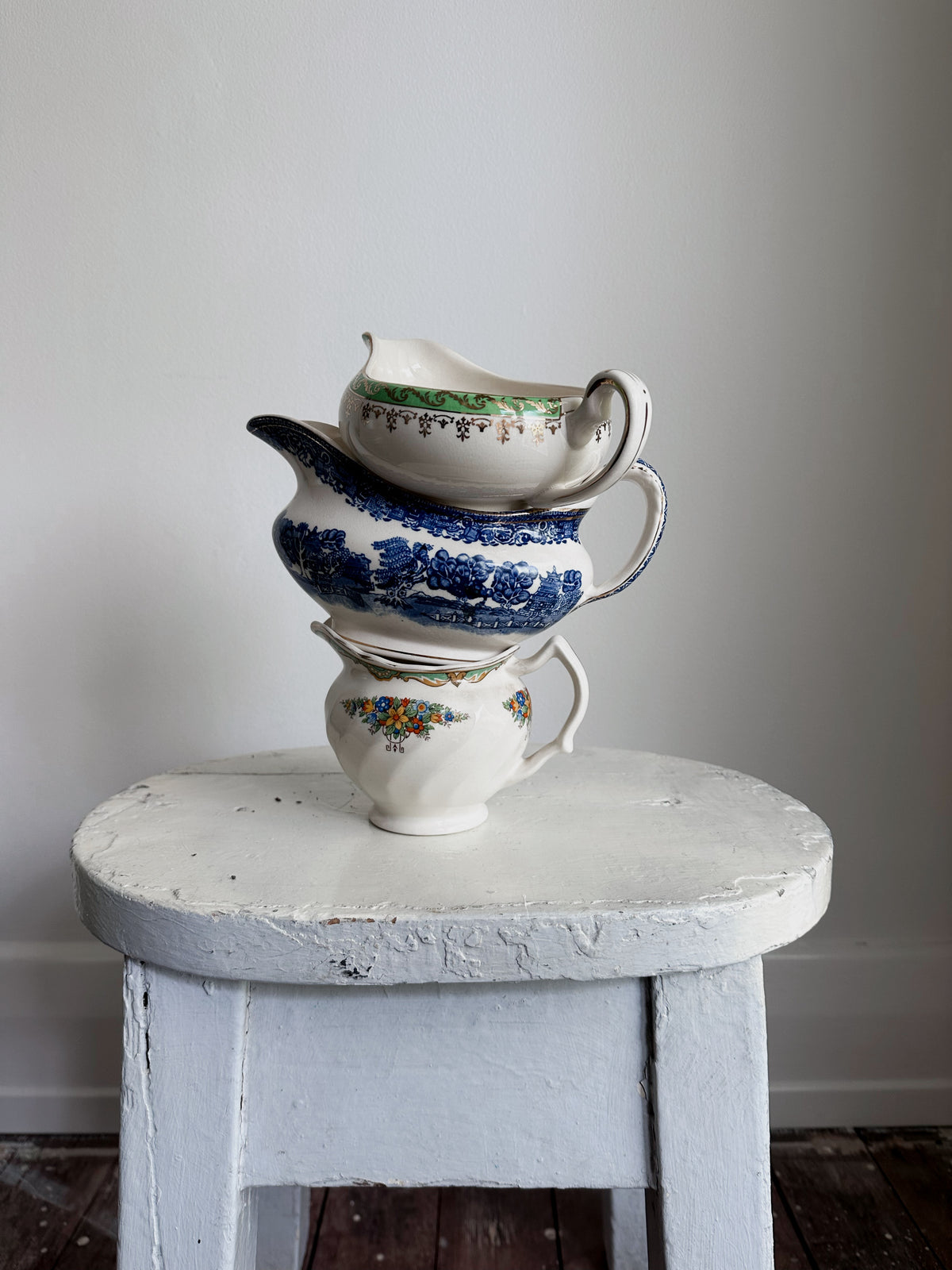 Alfred Meakin England Gravy Boat/Creamer - "Pride of Erin"